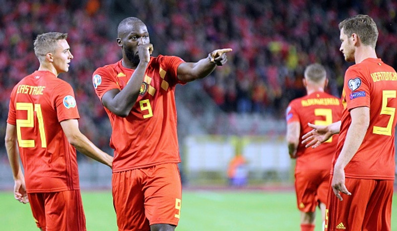 Lukaku skoraði tvö af níu mörkum Belgíu sem tryggði sig inn á EM.