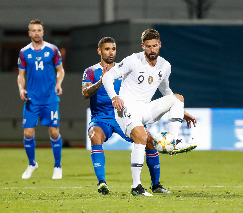 Olivier Giroud er 33 ára sóknarmaður.