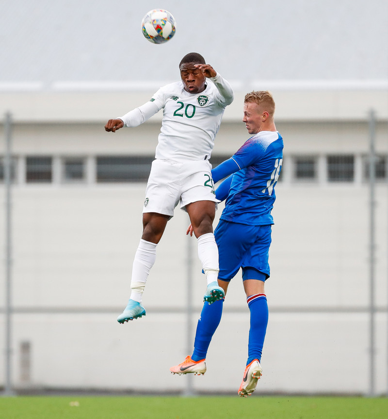 Michael Obafemi með írska U21 landsliðinu gegn því íslenska.