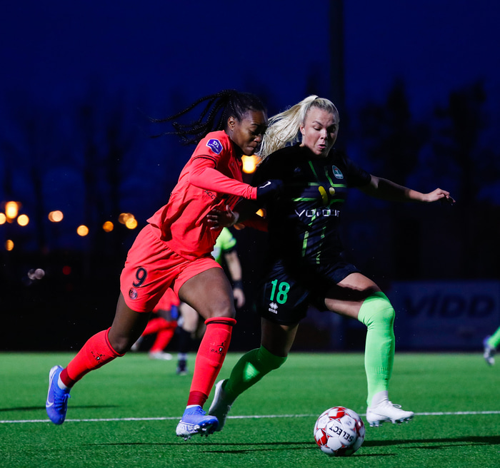 Marie-Antoinette Katoto og Kristín Dís Árnadóttir í baráttunni í kvöld