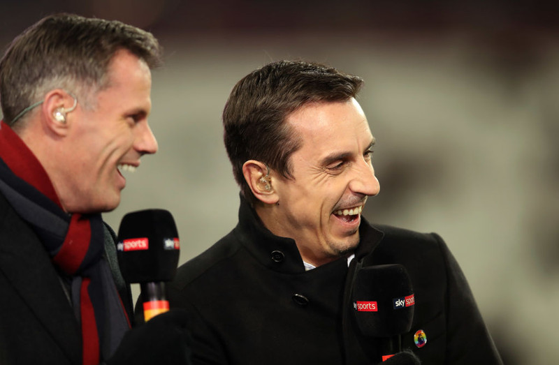 Gary Neville ásamt Liverpool goðsögninni Jamie Carragher.