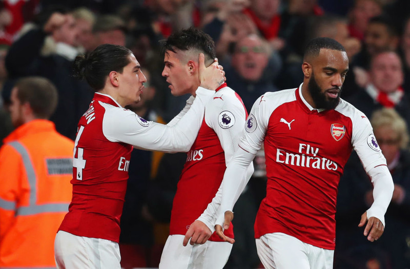 Twitter - Ein sending inn í vítateig hjá Arsenal