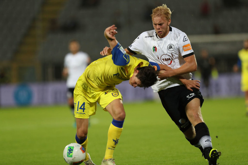 Sveinn Aron Guðjohnsen er samningsbundinn Spezia en leikur með OB að láni.