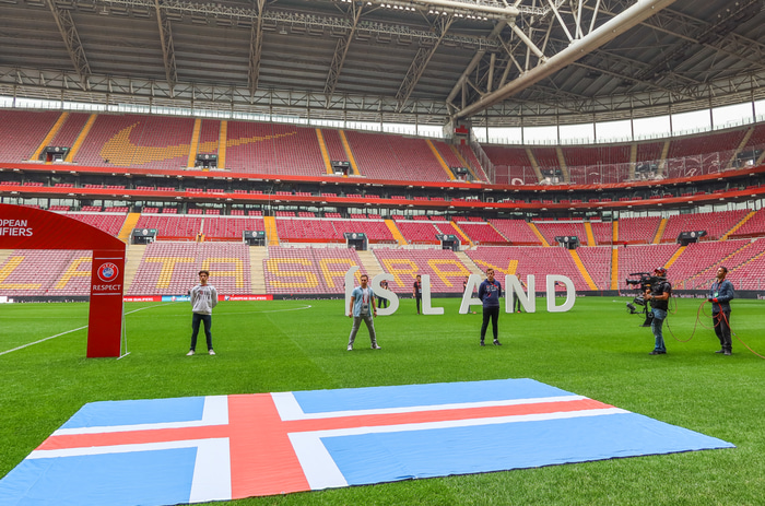 Leikurinn fer fram í Istanbúl.