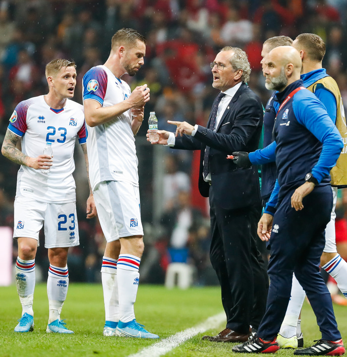 Hamren ræðir við Gylfa Þór Sigurðsson.