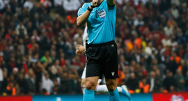 Anthony Taylor dæmir úrslitaleik Úkraínu og Íslands