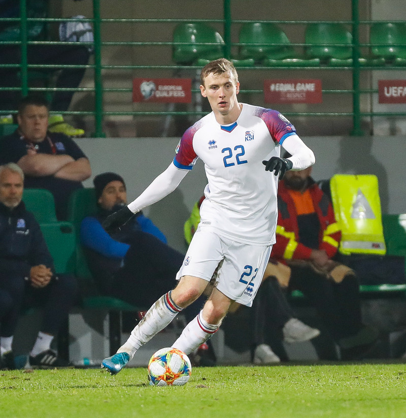 Jón Daði hefur verið á Englandi síðan 2016. Fyrst hjá Wolves, næst hjá Reading, svo Milwall, Bolton, Wrexham og nú Burton.