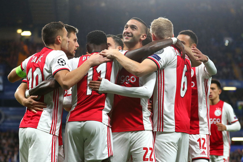 Ajax er að berjast við AZ um meistaratitilinn.
