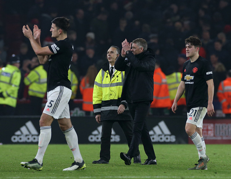 Liverpool með tveimur stigum meira en United og Arsenal