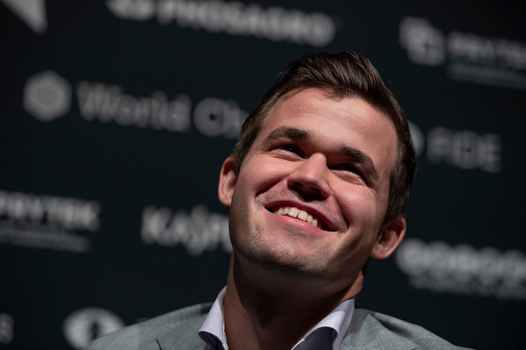 Magnus Carlsen varð fimmfaldur heimsmeistari frá 2013 til 2021