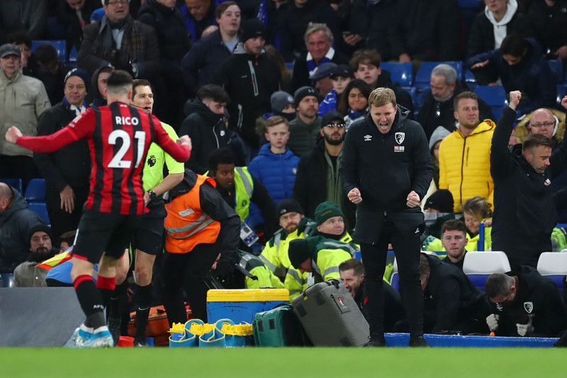 Eddie Howe fagnar á hliðarlínunni í dag.