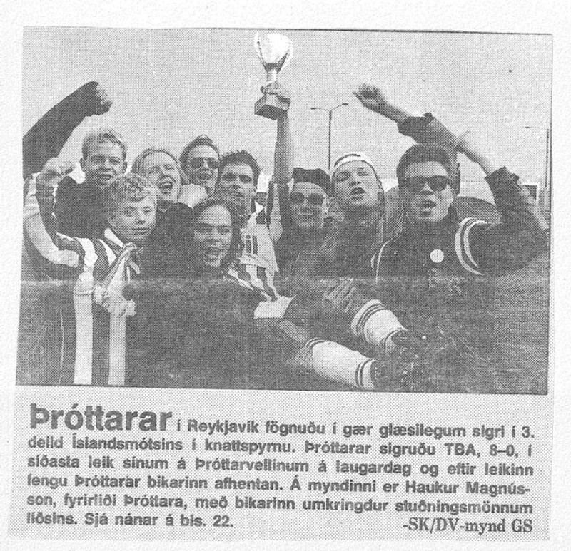 Fyrsta ljósmyndin sem opinberlega birtist af Kötturunum var tekin af Þróttaranum Gunnari Sverrissyni og birtist í DV þann 10. september árið 1990. Myndin var tekin þann 8. september árið 1990. Þegar Þróttur varð íslandsmeistari í 3. deild. Fæðingardagur slagorðsins „Liiiiiiiifi ÞRÓTTUR!!! Haukur Magnússon fyrirliði Þróttar í öruggum höndum nokkurra Frum- Köttara. Á myndinni eru: Ottó Tynes, Albert Albertsson, Sigurður Guðmundsson, Haukur Magnússon, Þórður Sveinsson, Hlynur Áskelsson, Lárus Páll Ólafsson, Konráð Gíslason og Sigurjón Gylfason.