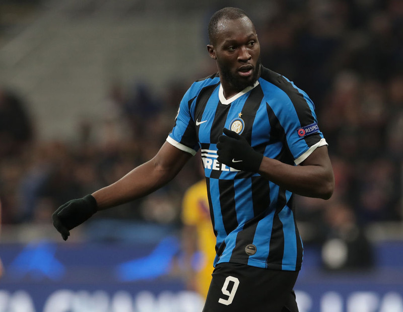 Sjáðu skondið mark hjá Lukaku - Liggjandi skallamark