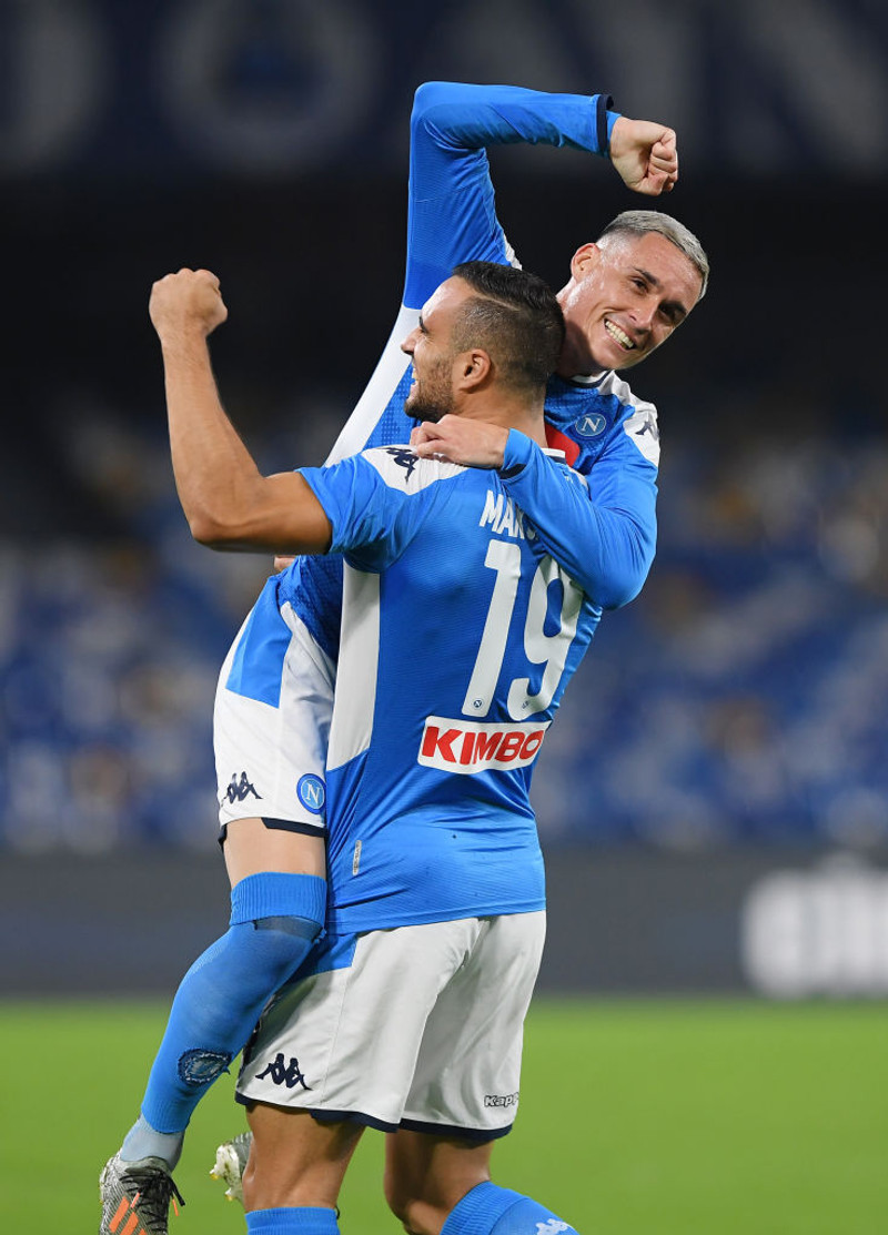 Nikola Maksimovic fagnar marki með Napoli.
