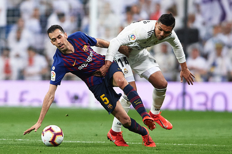 Busquets ánægður hjá Barcelona - Xavi reynir að sannfæra hann