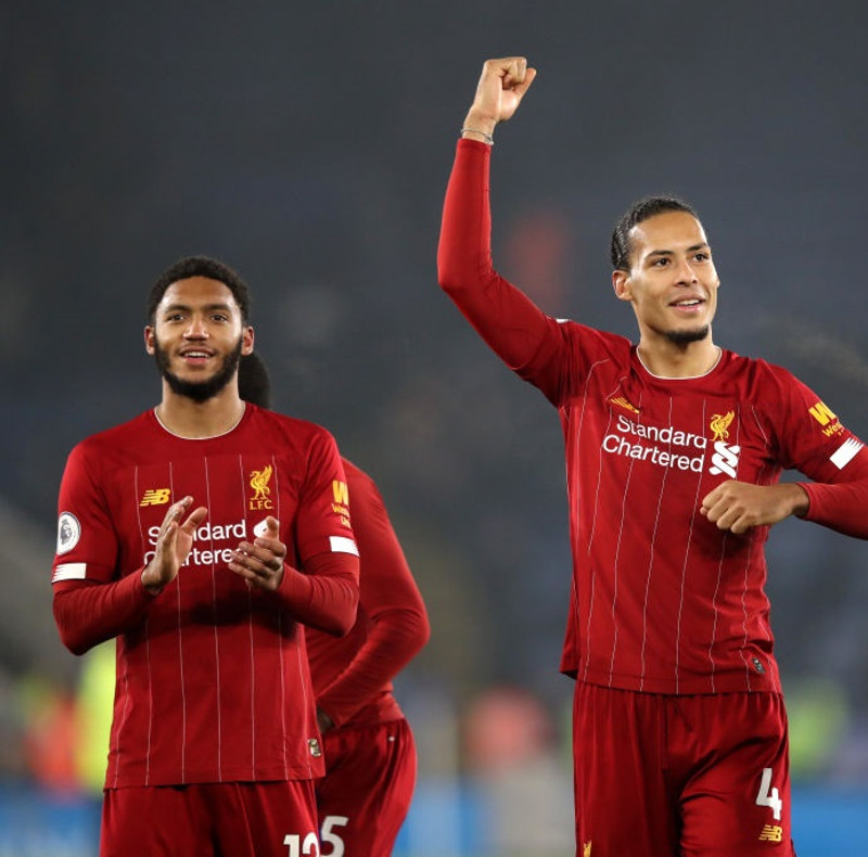 Joe Gomez og Virgil van Dijk.