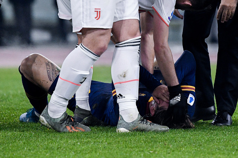 Nicolo Zaniolo heldur um andlitið.