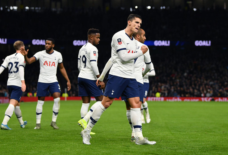 Erik Lamela að fagna því sem reyndist vera sigurmark leiksins.