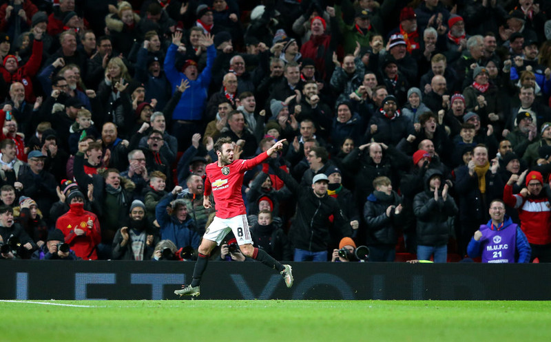 Juan mata fagnar eina markinu á Old Trafford.