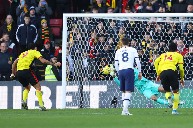 England: Deeney klúðraði víti í markalausu jafntefli