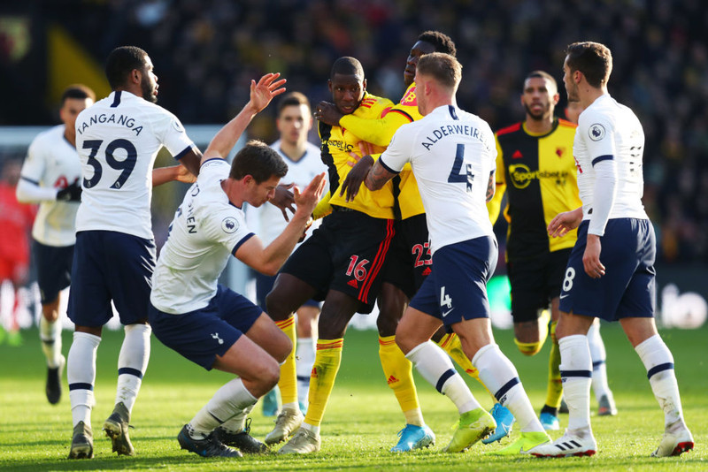 England: Deeney klúðraði víti í markalausu jafntefli