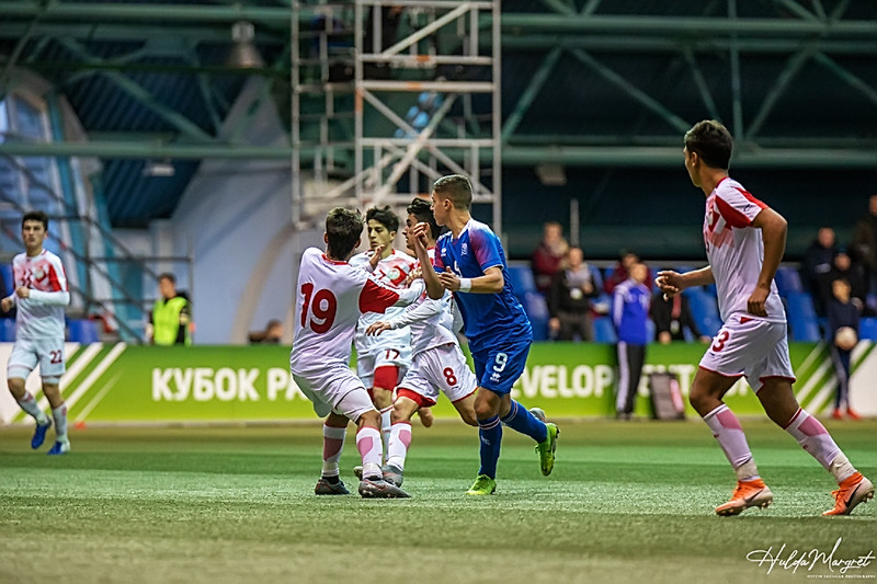 Myndaveisla: U17 tapaði gegn Tadsíkistan