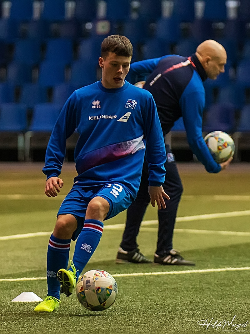 Myndaveisla: U17 tapaði gegn Tadsíkistan