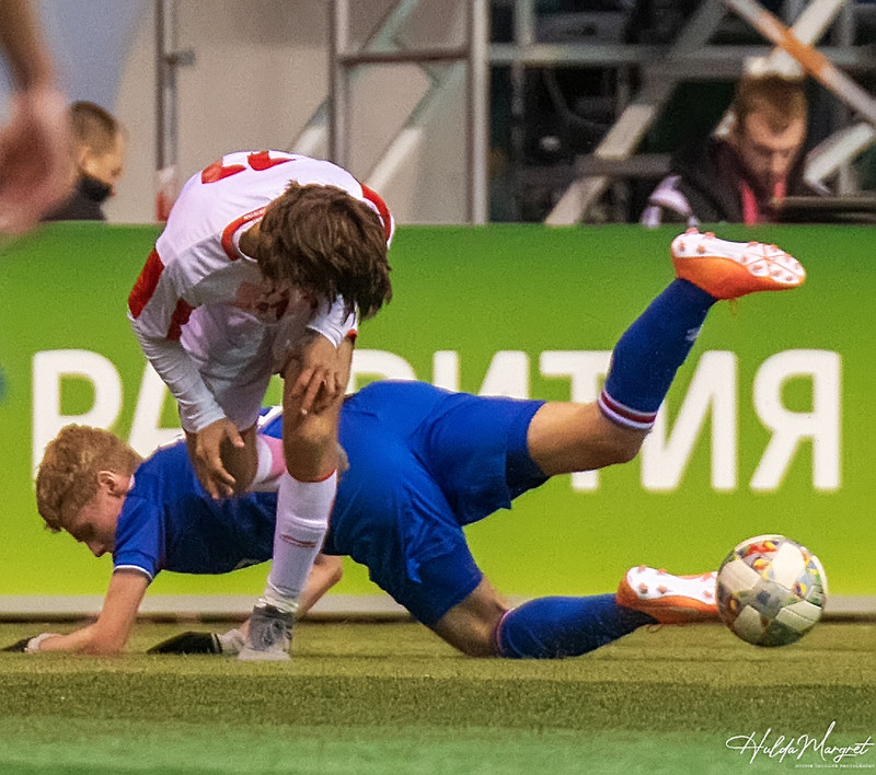Myndaveisla: U17 tapaði gegn Tadsíkistan