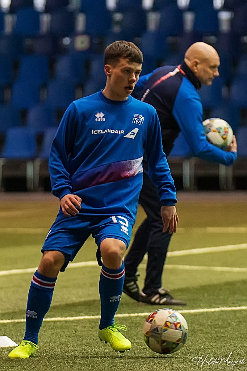 Myndaveisla: U17 tapaði gegn Tadsíkistan