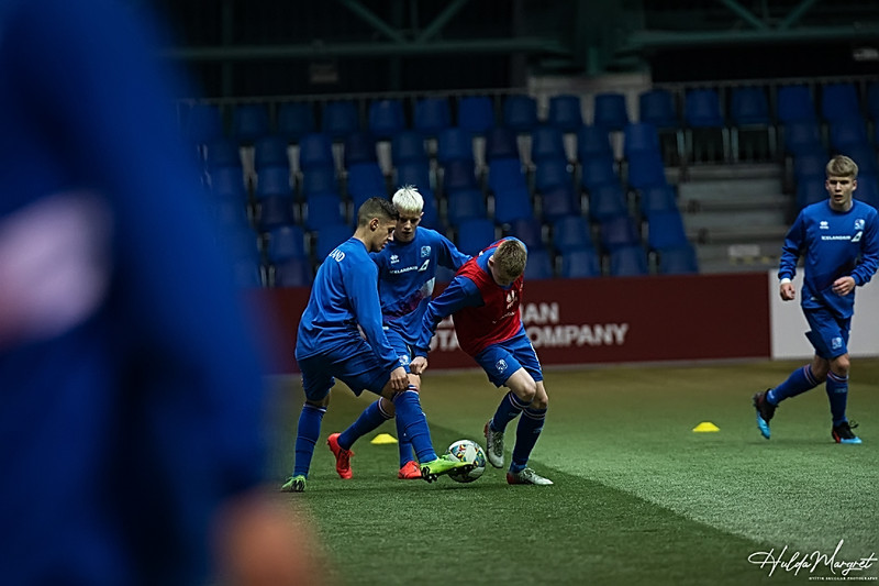 Myndaveisla: U17 tapaði gegn Tadsíkistan