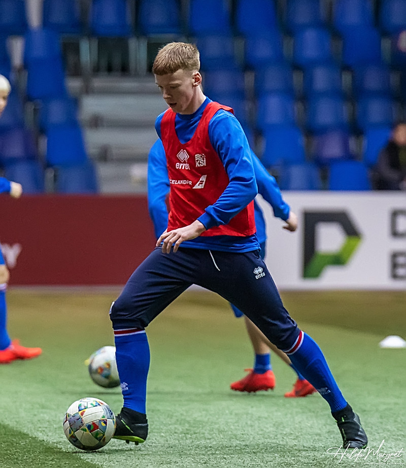 Myndaveisla: U17 tapaði gegn Tadsíkistan