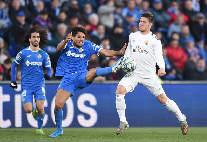 Cabrera í baráttu við Luka Jovic hjá Real Madrid.