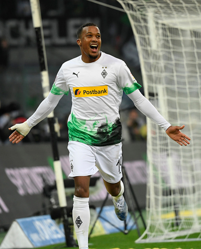 Þýskaland: Tvær vítaspyrnur og rautt spjald í sigri Gladbach
