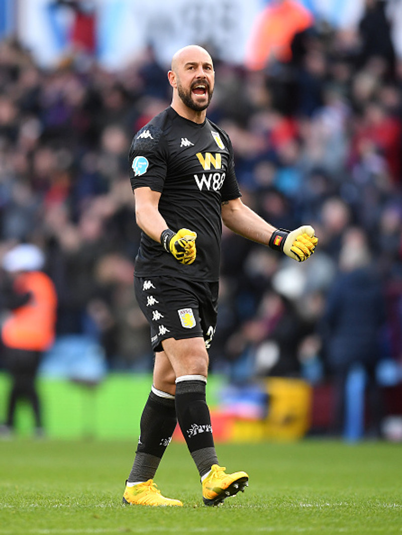 Pepe Reina telur sig hafa fengið veiruna