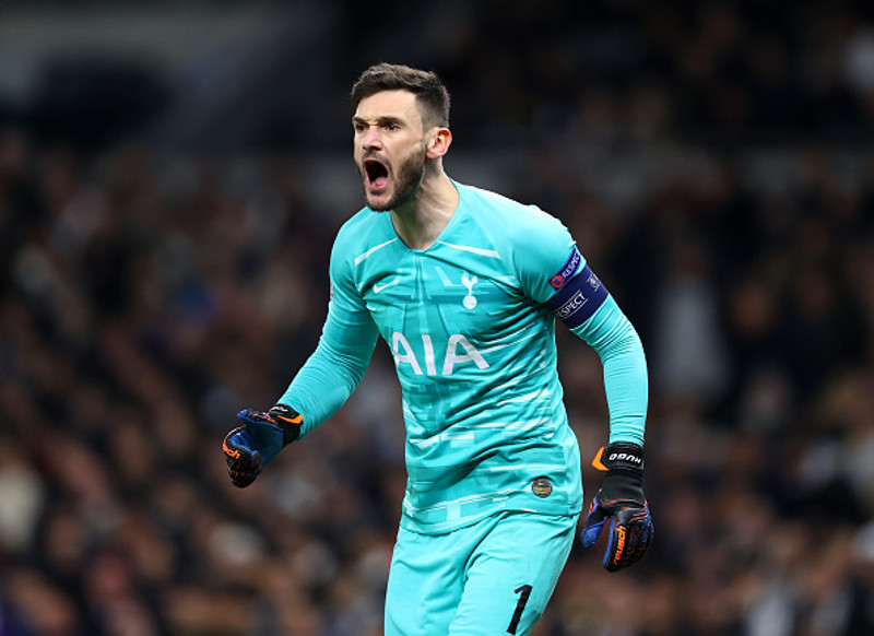 Sjáðu atvikið: Braut WIlson á Lloris í aðdraganda marksins?