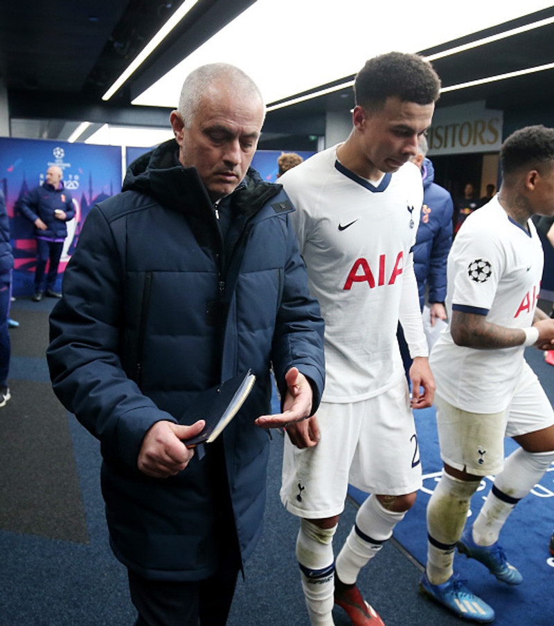 Dele Alli er settur á bekkinn.