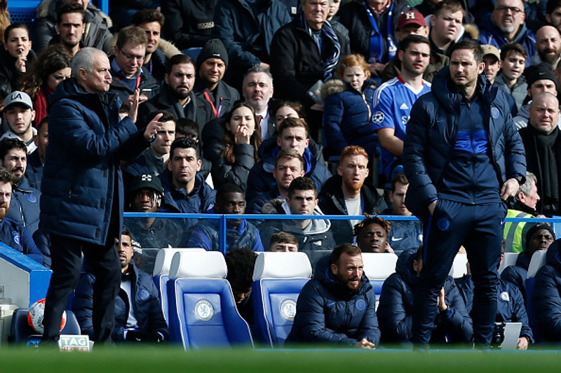 Mourinho og Lampard á hliðarlínunni í dag.
