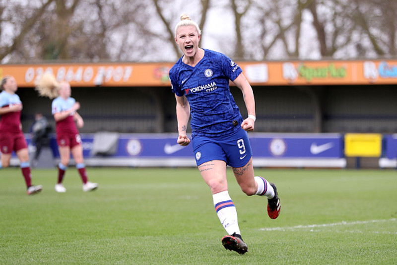 Bethany England kom Chelsea í 3-2.