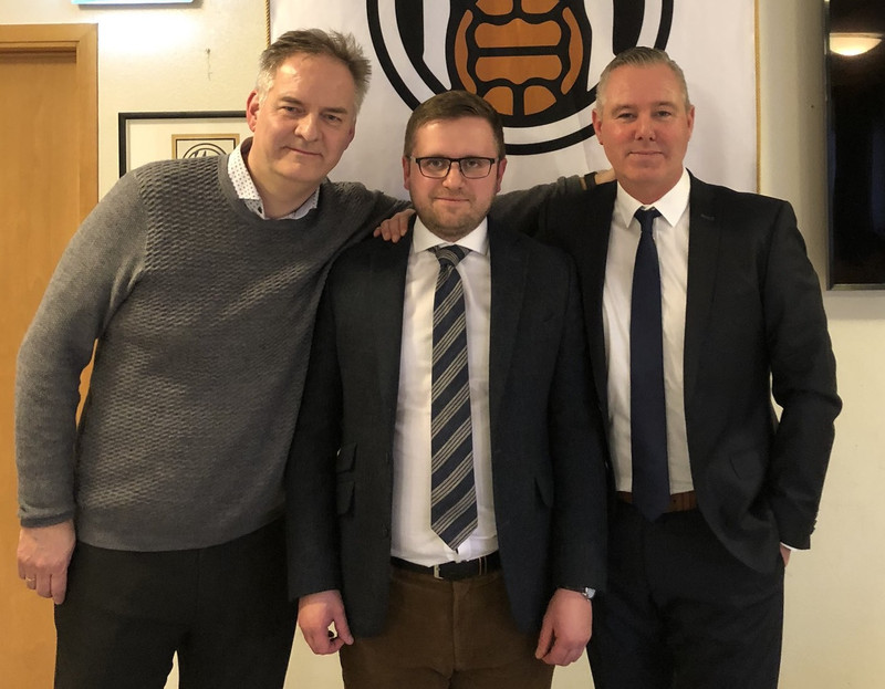 KR selur ársmiða til að bjarga rekstrinum