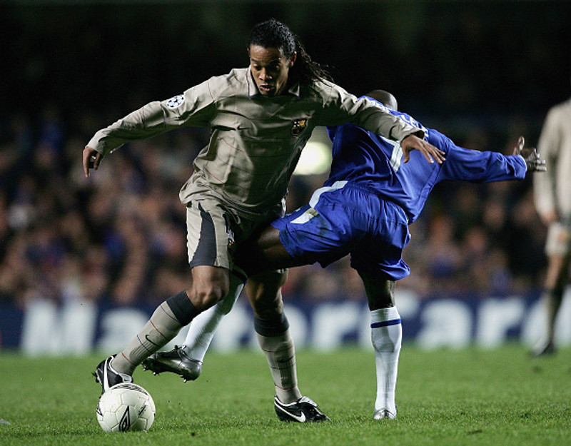 Ronaldinho skoraði eftirminnilegt mark í leiknum á Brúnni.