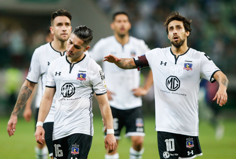 Leikmenn Colo-Colo gengu inn með munaðarlausa hunda