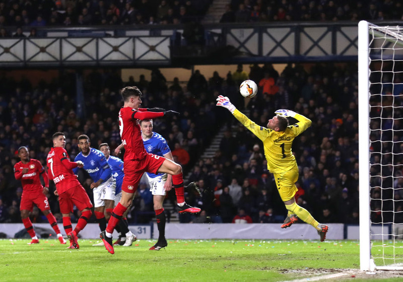 Leon Bailey skoraði þriðja mark Bayer. Vippaði yfir markvörð Rangers.