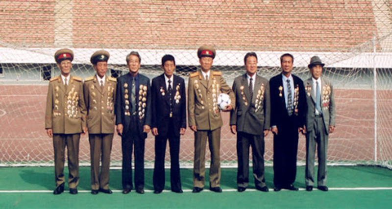 13. NORTH KOREA - THE GAME OF THEIR LIVES - Norður-Kórea kom öllum á óvart á HM 1966 þar sem liðið lagði Ítalíu og komst í 3-0 gegn Portúgal. Mögnuð mynd um fótboltalandslið þessarar sérstöku þjóðar. (Hægt að finna á Youtube)