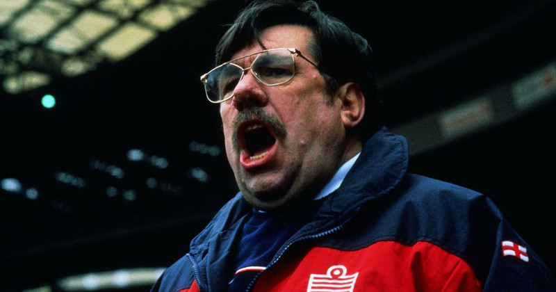 8. MIKE BASSETT: ENGLAND MANAGER (2001) - Það er erfitt að elska ekki þessa sprenghlægilegu gamanmynd um Mike Bassett sem óvænt er ráðinn landsliðsþjálfari Englands og lendir í ýmsum uppákomum.