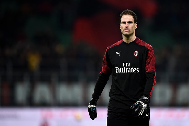 Lék með AC Milan á láni frá Chelsea.