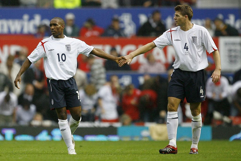 Defoe og Gerrard spiluðu saman með enska landsliðinu.