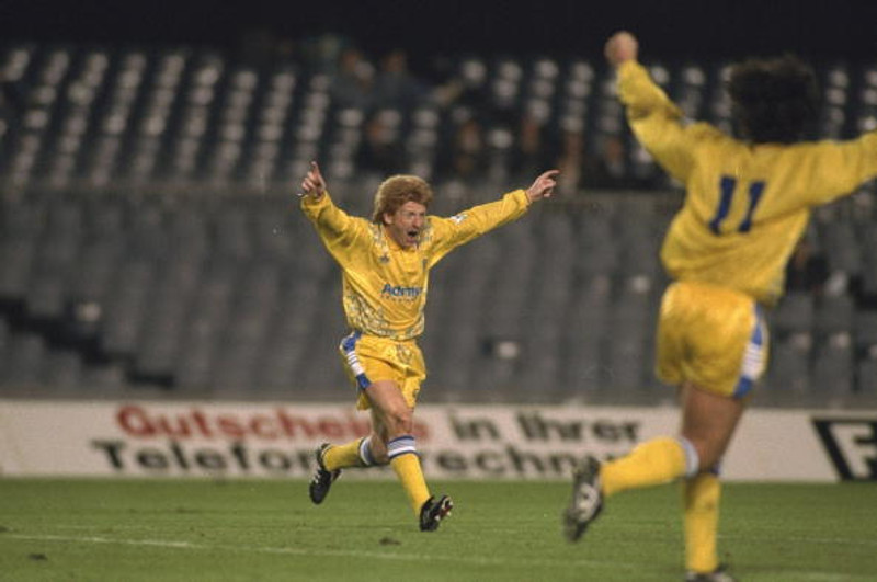 Gordon Strachan fagnar marki með Leeds.