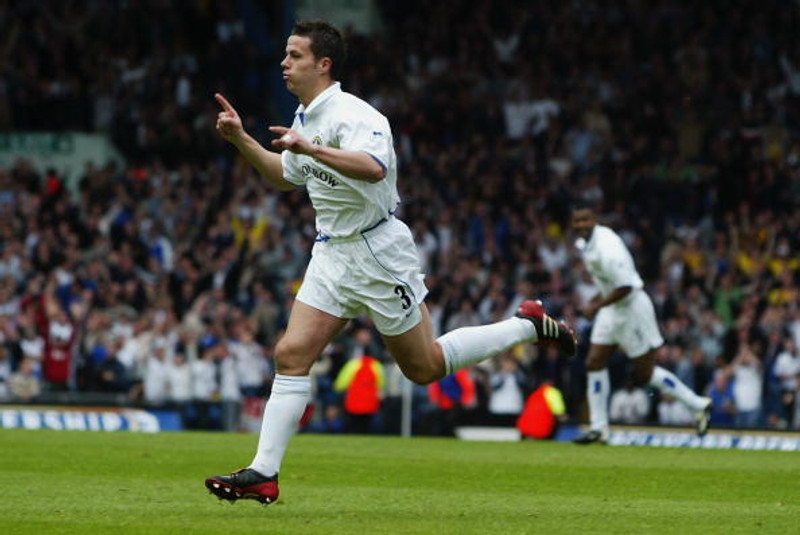 Ian Harte fagnar einu af aukaspyrnumörkum sínum með Leeds.