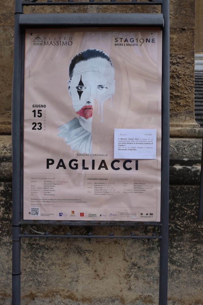 Við Óperuhúsið Teatro Massimo Vittorio Emmanuele í Palermo.