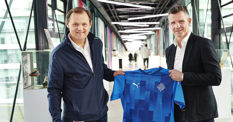Twitter - Gummi Jör ánægður með nýja búninginn